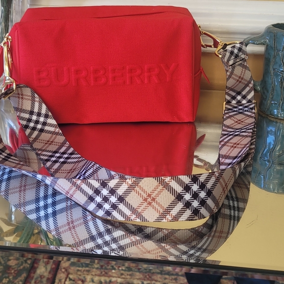Burberry Pouch converted into to shoulder bag or cross body - Picture 15 of 16